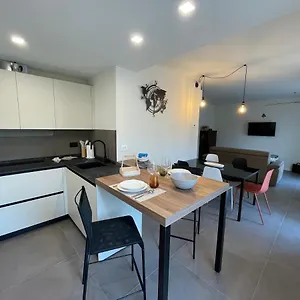 https://lucia-holiday-apartments.hotelinveneto.com