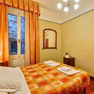 https://la-mar-apartments-at-rialto.hotelinveneto.com