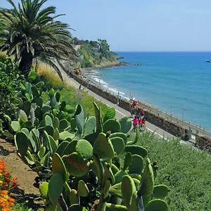 https://casa-rolando.hotelitalianriviera.com